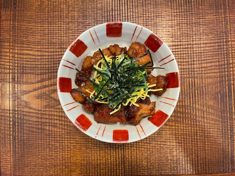 焼き鳥丼！錦糸玉子・大葉・海苔と一緒に！